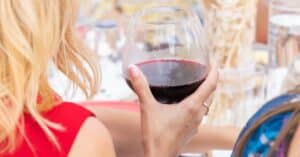 découvrez les tendances de la consommation de vin, ses bienfaits, et comment choisir le meilleur vin pour chaque occasion.