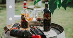 découvrez nos offres exclusives sur une sélection de vins de qualité. profitez des meilleurs prix et faites plaisir à vos papilles avec nos wine deals exceptionnels.