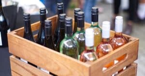 découvrez nos conseils experts pour comprendre et maîtriser la tarification des vins, afin de choisir le meilleur rapport qualité-prix pour vos achats et dégustations.