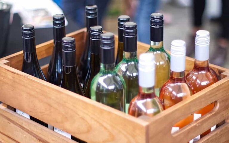 découvrez nos conseils experts pour comprendre et maîtriser la tarification des vins, afin de choisir le meilleur rapport qualité-prix pour vos achats et dégustations.