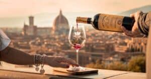 découvrez le tourisme viticole : des dégustations de vins, des visites de vignobles authentiques et des expériences uniques au cœur des régions vinicoles.