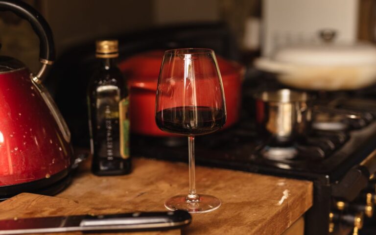 découvrez comment cuisiner sans vin blanc avec des alternatives savoureuses pour sublimer vos plats tout en respectant vos préférences.