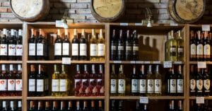 découvrez tout sur le vin : conseils de dégustation, accords mets et vins, types de cépages et meilleures régions viticoles pour savourer l'expérience unique du vin.