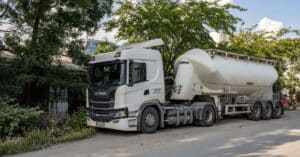 découvrez notre wine truck, une expérience mobile unique pour savourer des vins sélectionnés avec soin lors de vos événements et festivals.