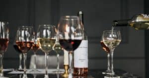 découvrez une sélection exceptionnelle de vins pour toutes les occasions, des rouges puissants aux blancs raffinés, et laissez-vous séduire par la richesse des saveurs.