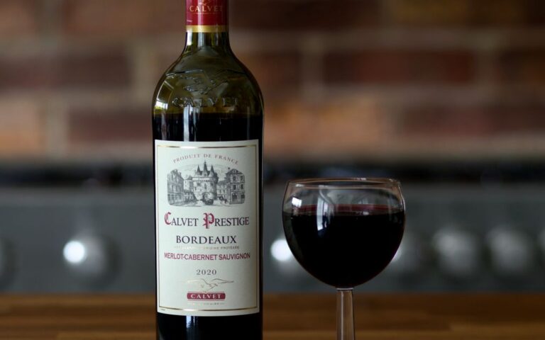 découvrez les vins rouges de bordeaux, réputés pour leur richesse, leur élégance et leurs arômes complexes, parfaits pour accompagner vos repas et moments d'exception.