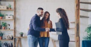 découvrez comment optimiser la relation client grâce à un service client efficace et personnalisé pour fidéliser vos clients et améliorer leur satisfaction.