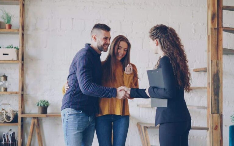 découvrez comment optimiser la relation client grâce à un service client efficace et personnalisé pour fidéliser vos clients et améliorer leur satisfaction.