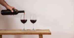 découvrez une sélection exceptionnelle de vins rouges à moins de 10 euros, alliant qualité et prix abordable pour toutes vos occasions.
