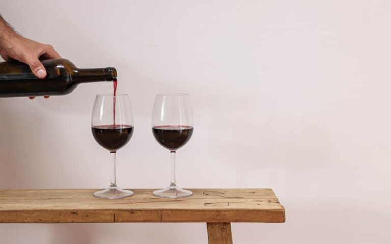 découvrez une sélection exceptionnelle de vins rouges à moins de 10 euros, alliant qualité et prix abordable pour toutes vos occasions.