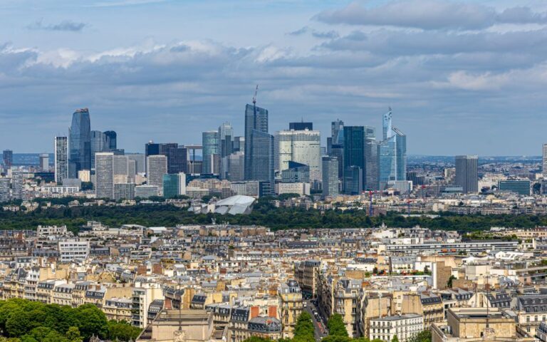 découvrez la france, son riche patrimoine culturel, ses paysages variés et sa gastronomie renommée. explorez les régions emblématiques et vivez une expérience inoubliable au cœur de l'europe.