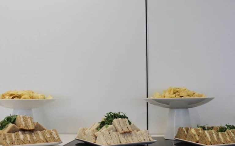 découvrez notre bar à sandwiches innovant où saveurs originales et ingrédients frais se rencontrent pour une expérience culinaire unique.