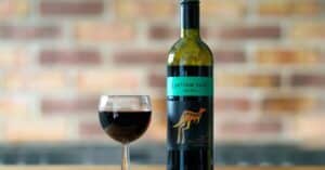 découvrez notre sélection de vins rouges raffinés, parfaits pour accompagner vos repas et moments de dégustation entre amis ou en famille.