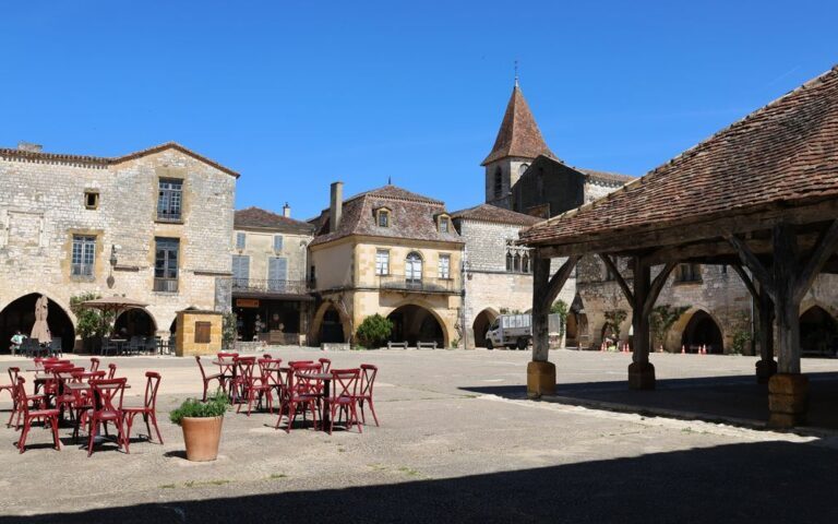 découvrez saint-émilion, un charmant village viticole de bordeaux, célèbre pour ses paysages pittoresques, son patrimoine historique et ses vins prestigieux.