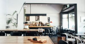 découvrez les meilleurs wine bars pour savourer une sélection raffinée de vins dans une ambiance conviviale et élégante.