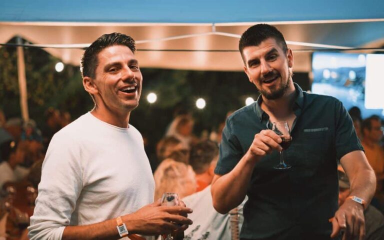 découvrez notre foire aux vins exceptionnelle avec une sélection unique de crus, dégustations et offres spéciales pour les amateurs de vin.