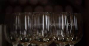 découvrez notre sélection élégante de verres à vin en cristal, parfaits pour sublimer vos dégustations et apporter une touche de raffinement à vos moments de convivialité.