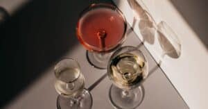 découvrez notre sélection de vins sans alcool, alliant saveur et plaisir pour toutes les occasions, sans compromis sur la qualité.