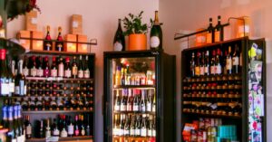 découvrez les vins de savoie, un terroir unique aux saveurs authentiques, entre montagnes et vignobles, parfaits pour tous les amateurs de vins fins.