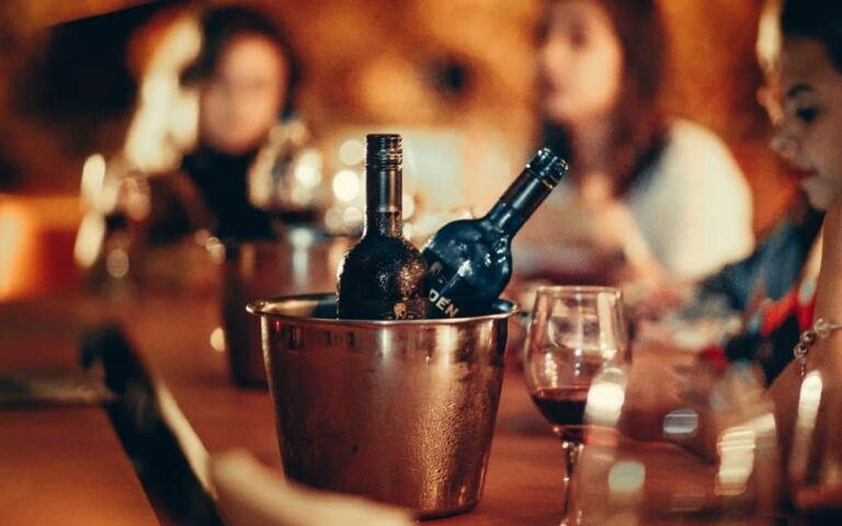 astuce pour rafraîchir rapidement votre vin et savourer une bouteille parfaitement tempérée à tout moment.