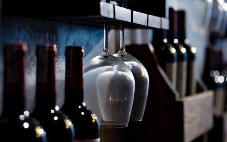 découvrez notre vin primé, reconnu pour son goût exceptionnel et son élégance unique, parfait pour toutes les occasions.