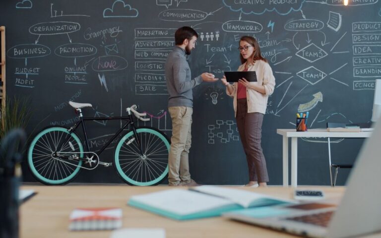 découvrez les clés de l'entrepreneuriat : conseils, stratégies et ressources pour lancer et développer votre entreprise avec succès.