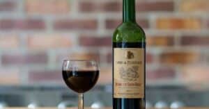 découvrez la richesse et la diversité des vins rouges français, alliant tradition et terroir pour des saveurs authentiques et raffinées.