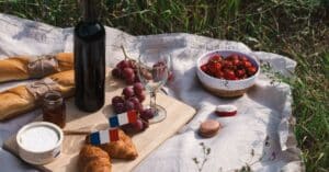 découvrez la richesse et la diversité du vin français, des célèbres vignobles de bordeaux aux délicats crus de bourgogne, pour une expérience authentique et raffinée.