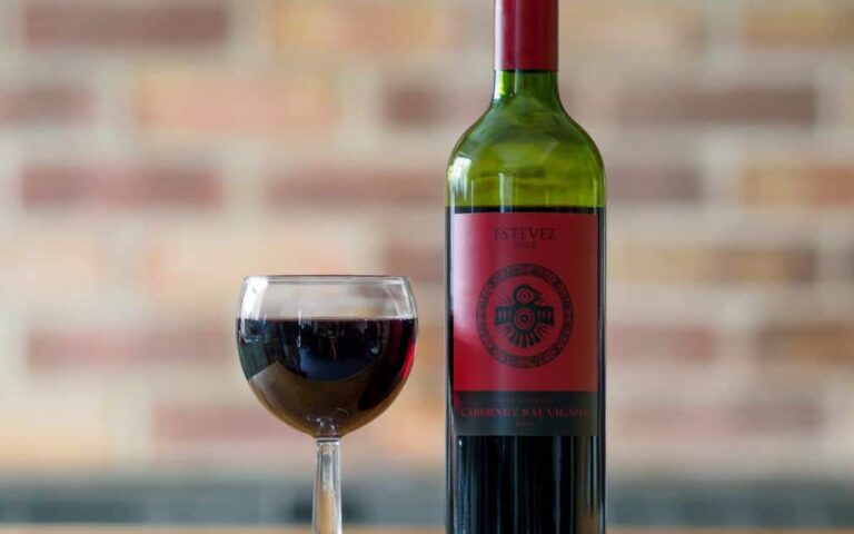 découvrez notre sélection de vins rouges d'exception, alliant richesse des arômes et finesse pour sublimer vos repas et moments de dégustation.