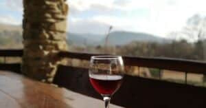 découvrez notre sélection de vins rouges raffinés, parfaits pour accompagner vos repas et célébrations. explorez des arômes riches et intenses pour tous les palais.