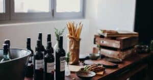 découvrez notre sélection de vins raffinés, des grands crus aux vins de terroir, pour accompagner toutes vos occasions avec élégance et plaisir.