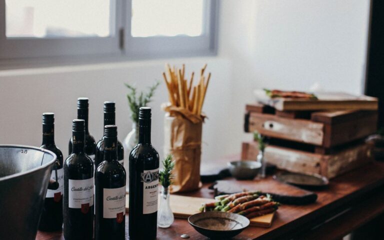 découvrez notre sélection de vins raffinés, des grands crus aux vins de terroir, pour accompagner toutes vos occasions avec élégance et plaisir.