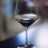 découvrez un vin rouge primé, apprécié pour ses arômes riches et son équilibre raffiné. idéal pour accompagner vos repas et vos moments d’exception.