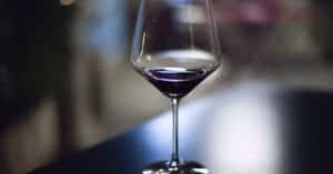 découvrez un vin rouge primé, apprécié pour ses arômes riches et son équilibre raffiné. idéal pour accompagner vos repas et vos moments d’exception.