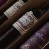 découvrez un vin primé, reconnu pour sa qualité et son élégance, et savourez une expérience de dégustation exceptionnelle.
