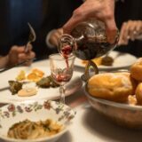 découvrez le festival des vins doux du cerdon : dégustations, rencontres avec les producteurs et animations au cœur du vignoble du bugey.