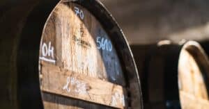 découvrez les vins de châteaumeillant, leurs rouges fruités et leurs rosés délicats, reflets du terroir et du savoir-faire viticole du berry.