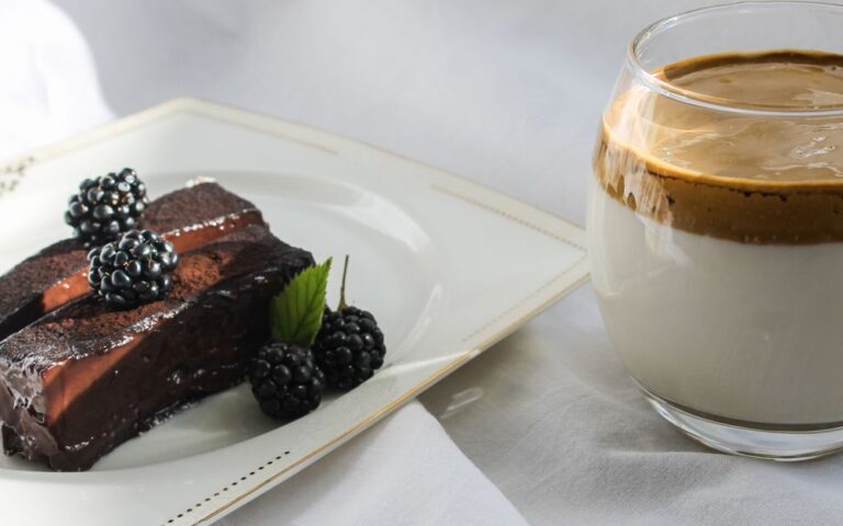 découvrez un mocktail gourmand au café et au chocolat, une boisson sans alcool idéale pour une pause raffinée ou un moment festif.