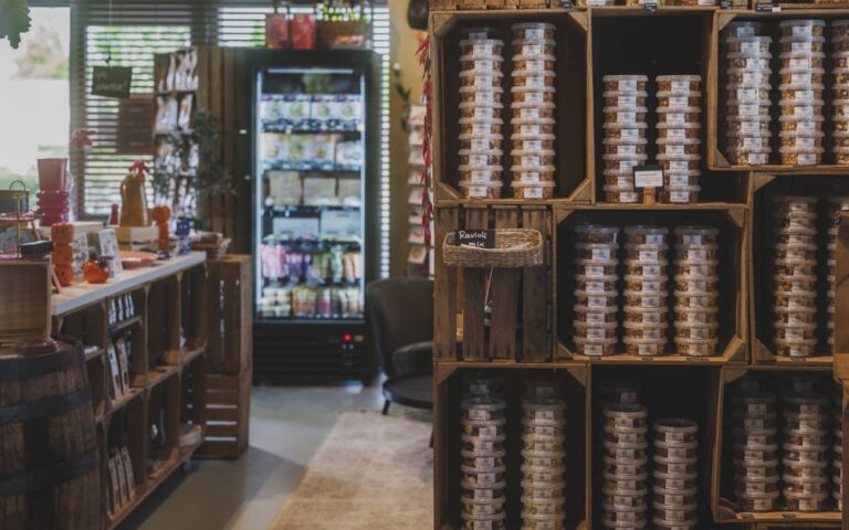 découvrez une sélection de produits locaux, issus du savoir-faire de votre région et choisis pour leur qualité et leur authenticité.