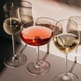 découvrez le vin nouveau, frais et fruité, et laissez-vous séduire par ses arômes gourmands et sa convivialité.
