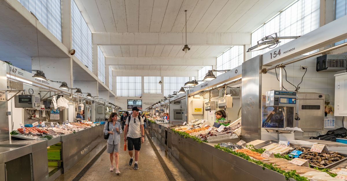 découvrez les halles de saint-denis-d’anjou, leur architecture remarquable et leur place au cœur de la vie locale.