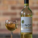 découvrez le vin blanc, ses arômes délicats et sa fraîcheur, et trouvez l’accord parfait pour accompagner vos repas et vos moments de dégustation.