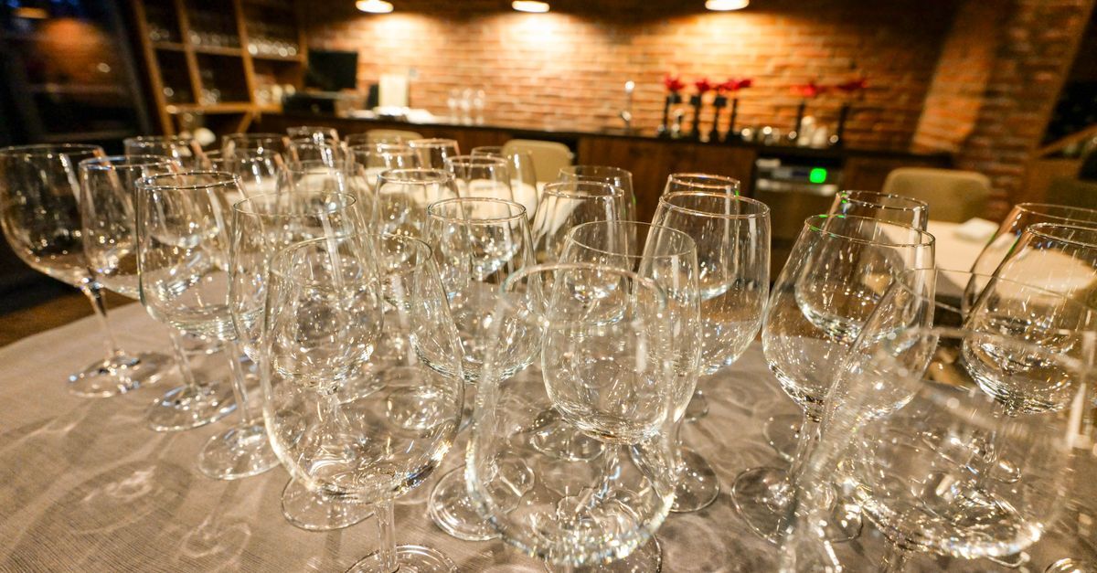 découvrez notre vente aux enchères de vins : grands crus, bouteilles rares et millésimes d’exception pour enrichir votre cave ou faire plaisir.